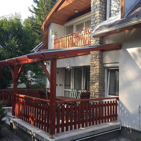 Siraly Apartman Balatonfůzfő Exteriör bild
