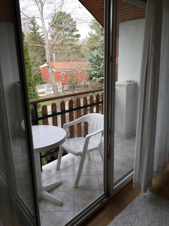 Siraly Apartman Balatonfůzfő Rum bild
