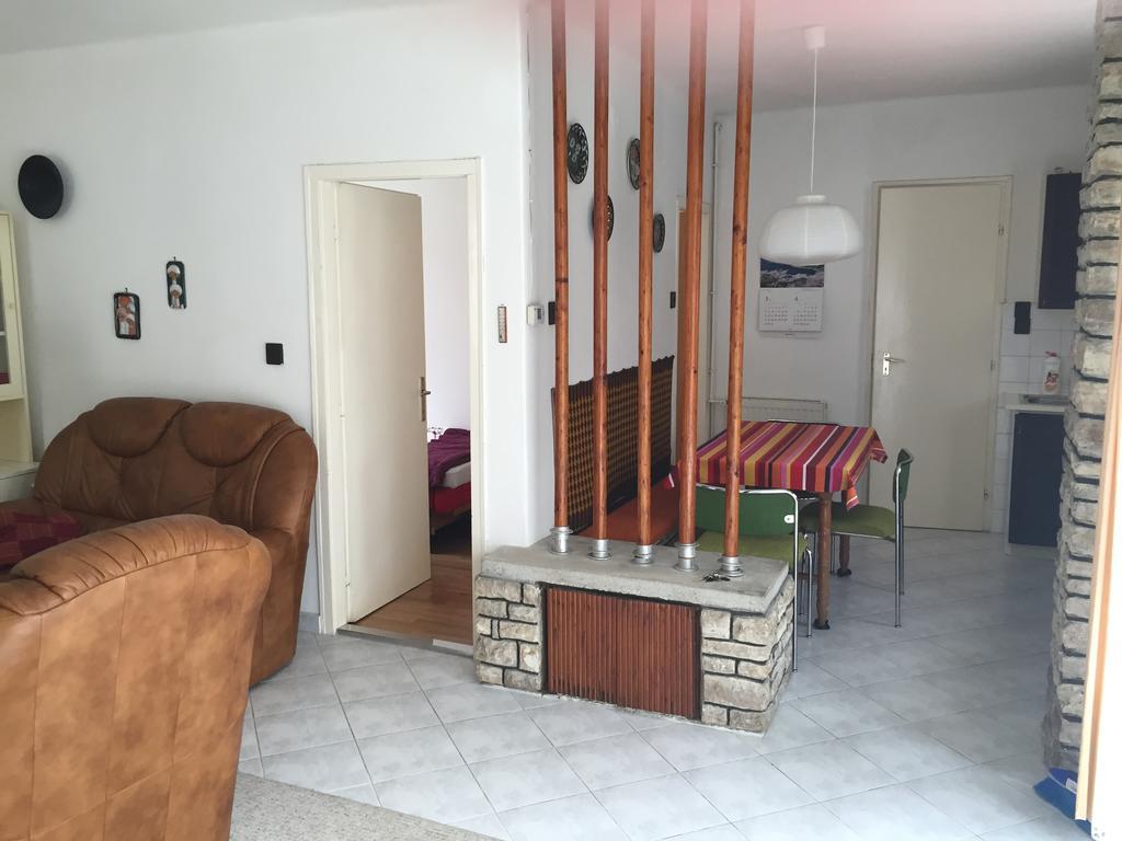 Siraly Apartman Balatonfůzfő Rum bild