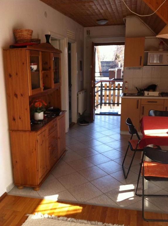 Siraly Apartman Balatonfůzfő Rum bild